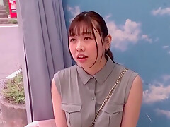 231110丈の長い洋服を着た女の子とa3