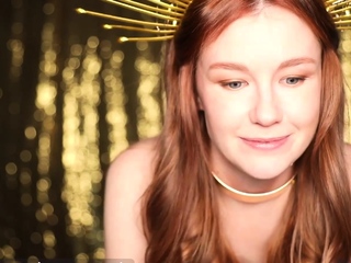 Brunette amateur webcam babe pleases pussy