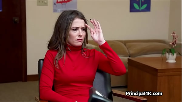 Eating out and fucking hot milf in the office