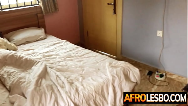 Amateur African lesbian Pearl arrives and the ebony pussy party begins