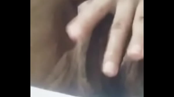 Eu gozando no meu quarto